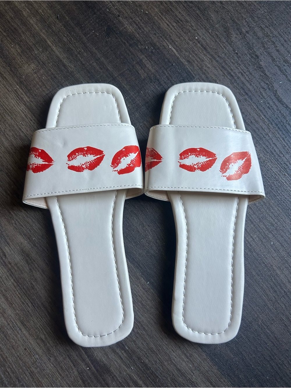 Women’s White Slide Sandals with Red Lip Print Accent